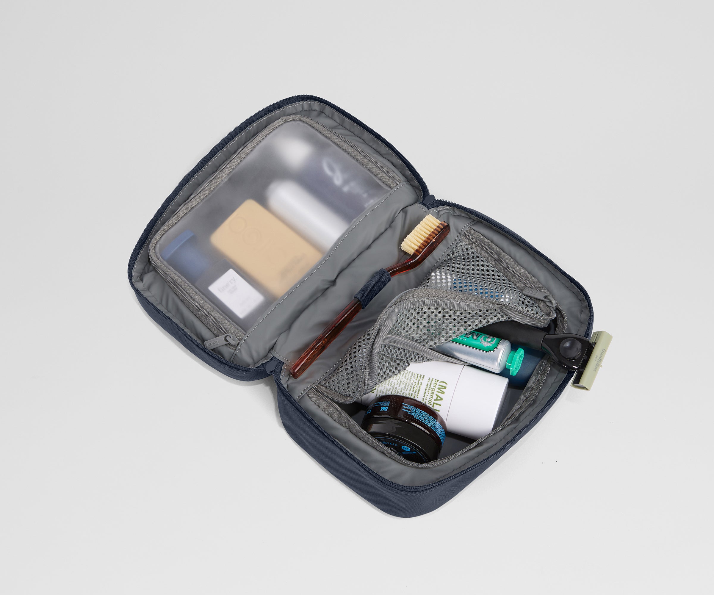 PDP_ToiletryBag_Small_Navy_03_ef006d05-e9a0-490b-a135-6d7c5fc645f0.jpg